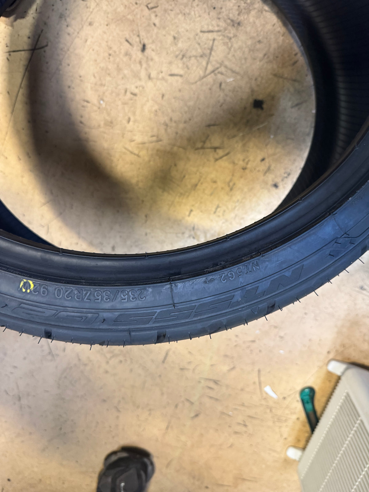 NITTO NT555 G2 BSW P 235 35 20 92W XL UHP TIRE 211720