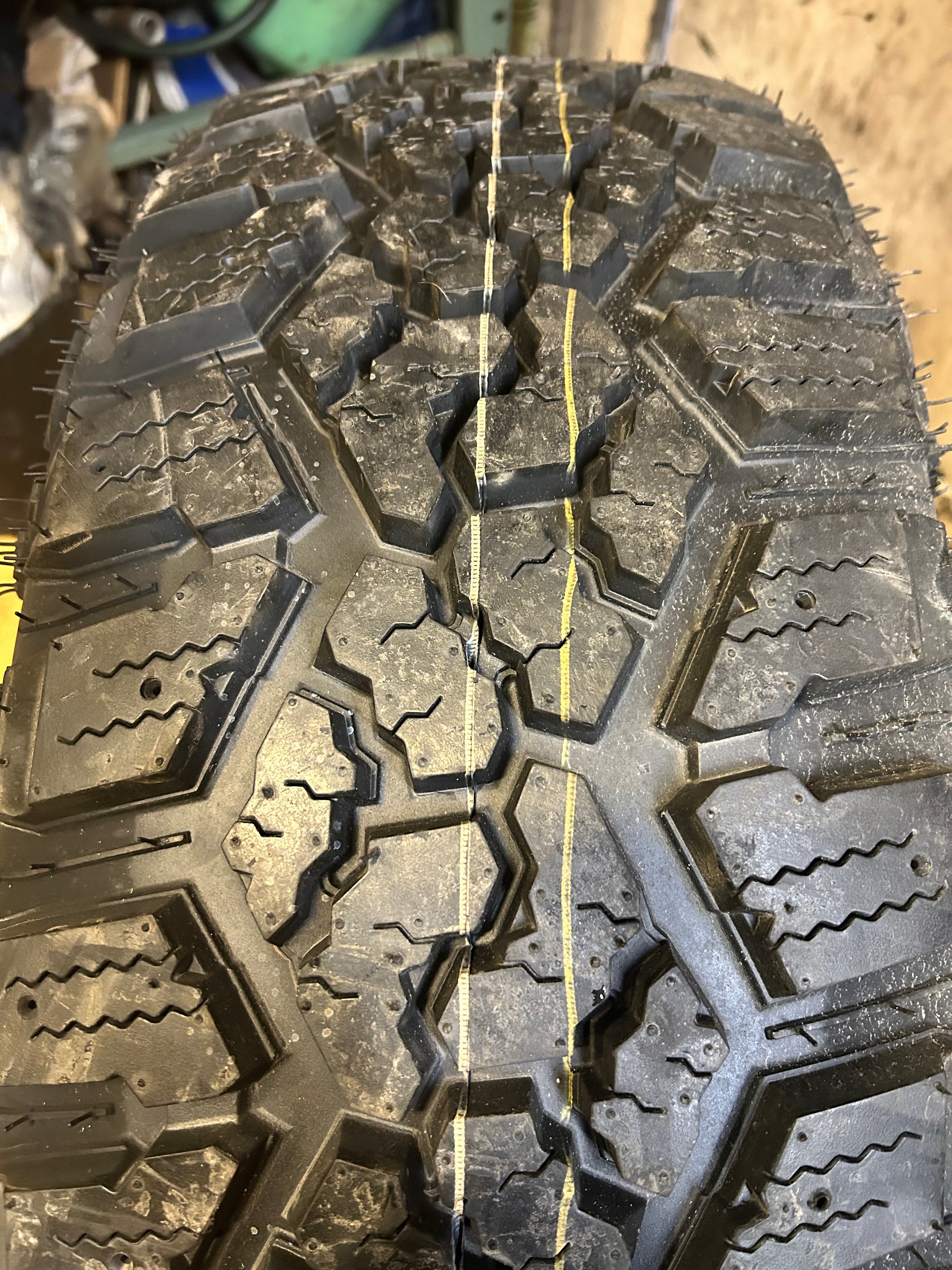 KANATI TRAIL HOG A/T-4 BSW LT 265 60 20 121/118Q 10PLY ALL TERRAIN TIRE LTH2026560E