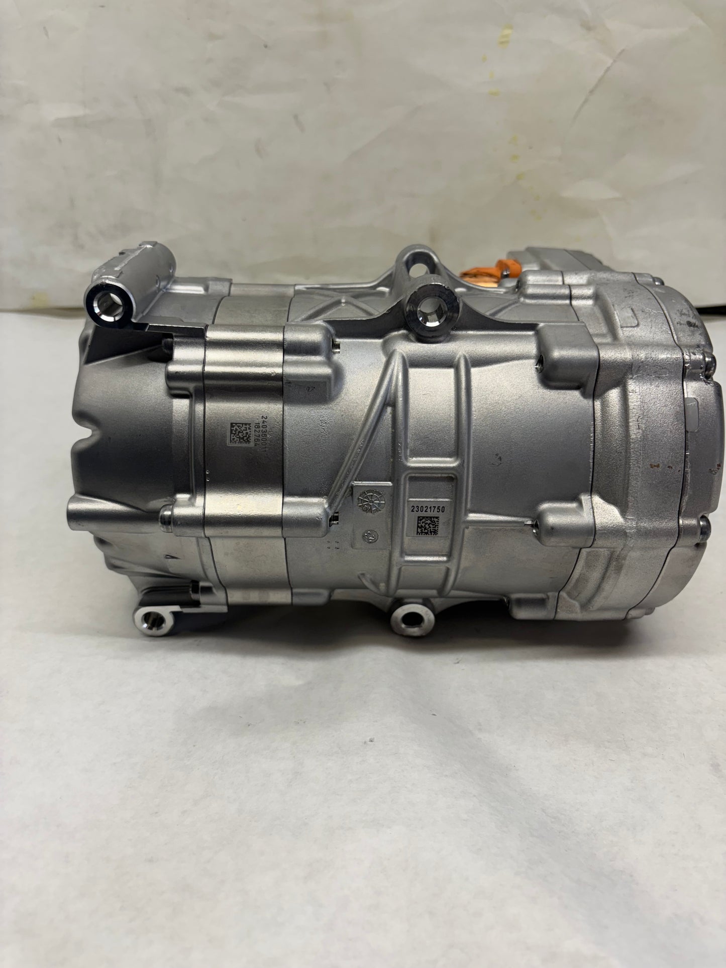 FREIGHTLINER AC COMPRESSOR 57CC 400V ERC MAHLE 22-79626-000 DAMAGED - 2