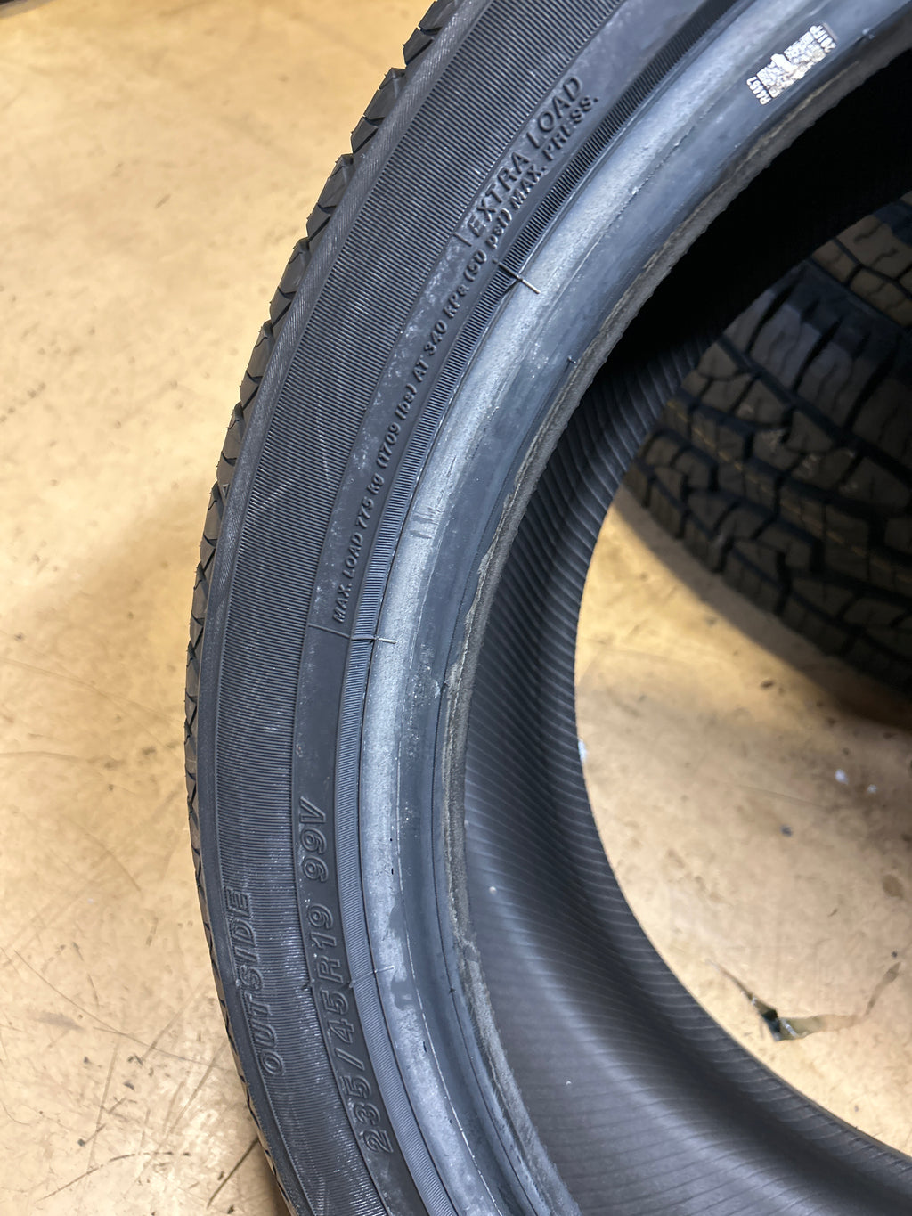 YOKOHAMA AVID ASCEND GT BSW P 235 45 19 99V XL ALL SEASON TIRE 110132745
