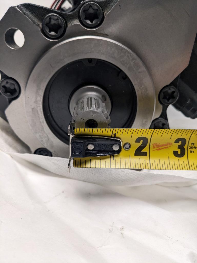 DANFOSS M46-20954 HYDRAULIC PUMP W/ DAMAGED PRESSURE CONTROL PILOT NEW H1