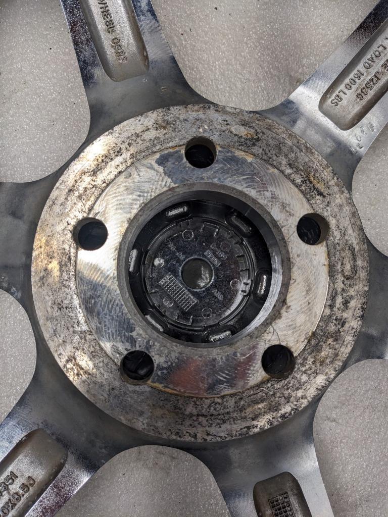 PAIR OF LEXANI LX-6 CHROME CUSTOM WHEELS 20X8.5 ET15 5X115 DISCONTINUED USED B2