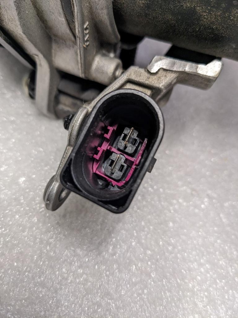 PORSCHE BOXSTER CAYMAN ENGINE AIR INJECTION PUMP/BRACKET 9971131371R USED 996B.G