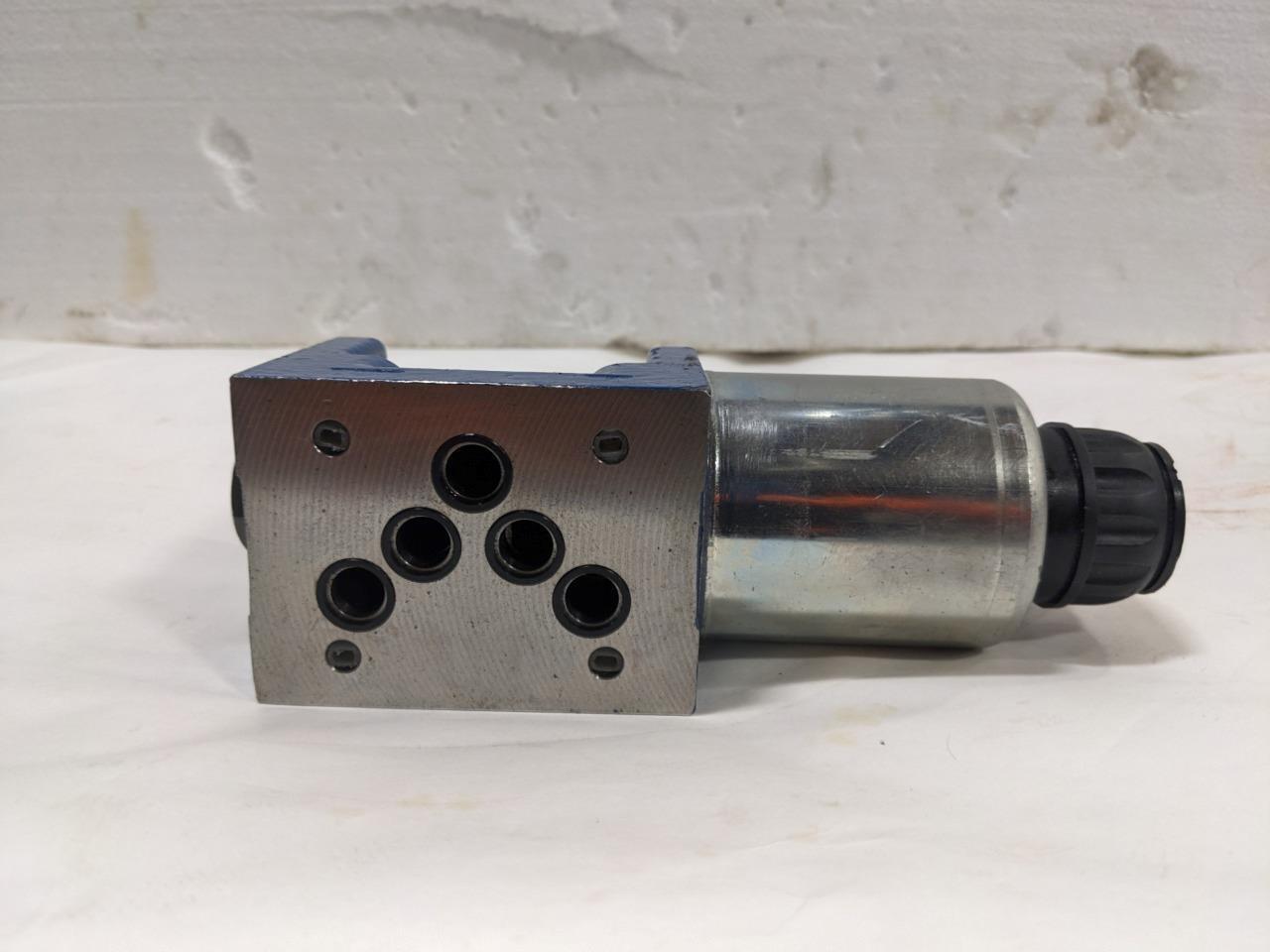 Rexroth R901328460 Directional Hydraulic Valve 5-4WE 10 D5X/EG24N9K4/M NEW BSIG1