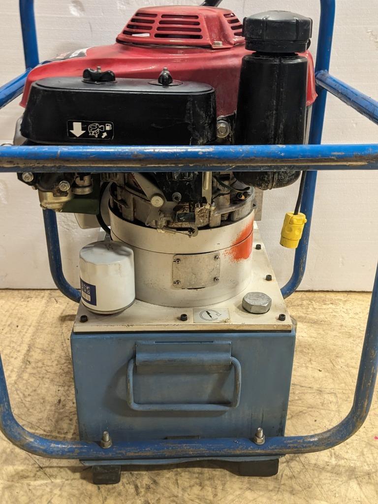 POWER TEAM 913F GAS POWERED HYD POWERIG W/ 4-CYCLE GAS MOTOR B2