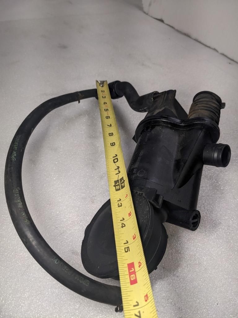 PORSCHE OIL SEPERATOR CRANKCASE VENT VALVE W TUBE 99610702355 USED 996BGL