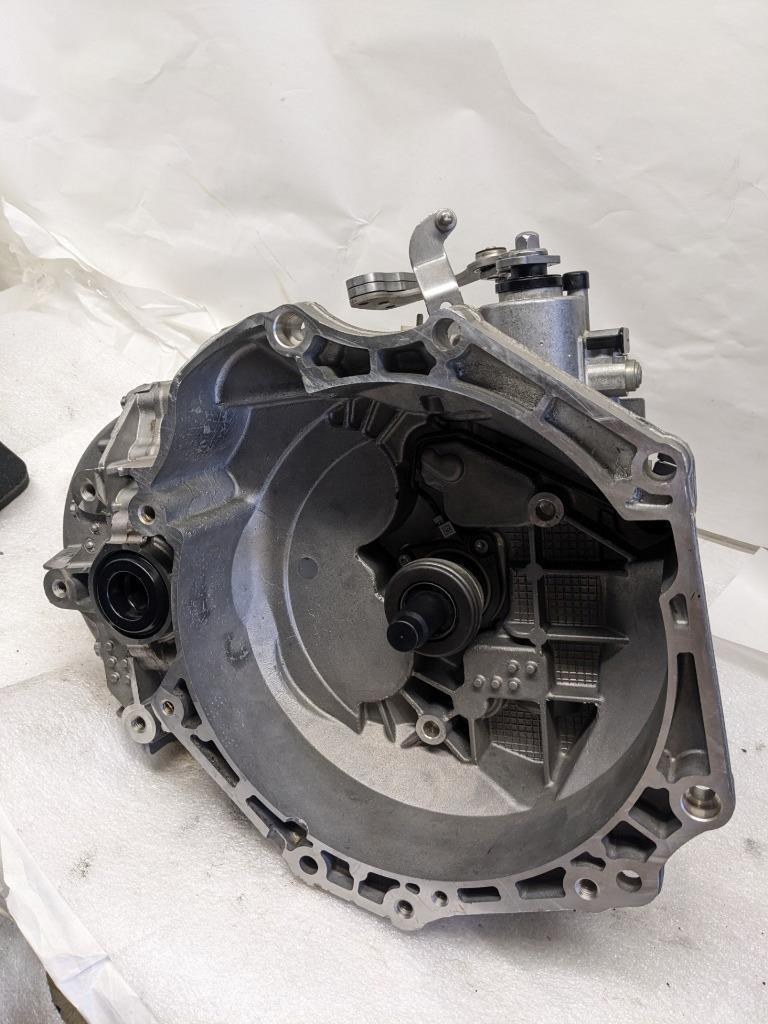 NEW GM TRANSMISSION/GEARBOX FOR OPEL ASTRA GTC/ CHEVROLET CRUZE 55569878 B2