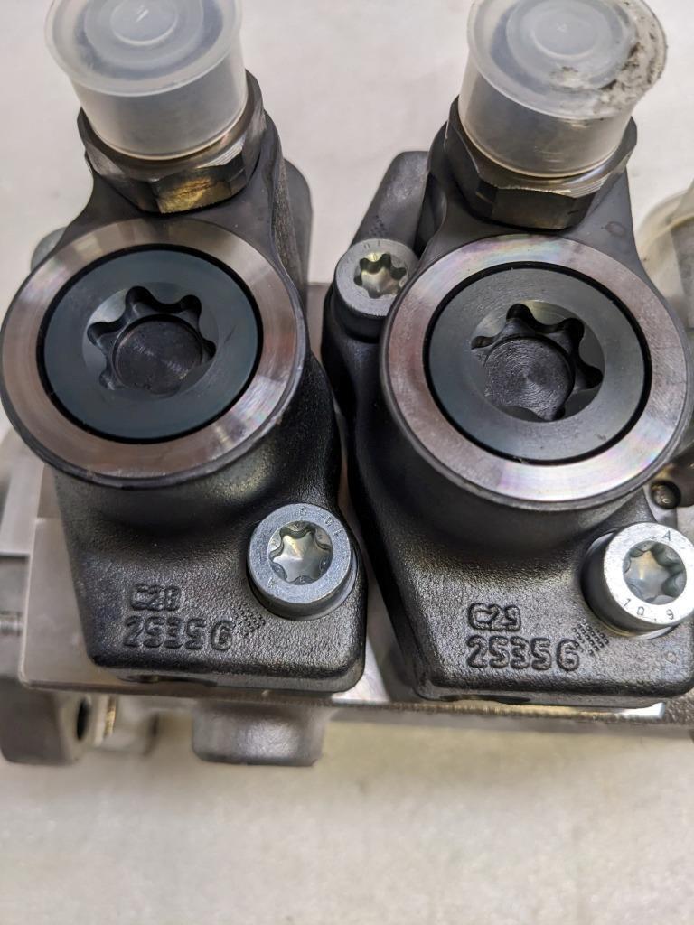 BOSCH HIGH-PRESSURE FUEL PUMP FOR MERCEDES 0 445 020 272 / A 470 090 26 50 R14