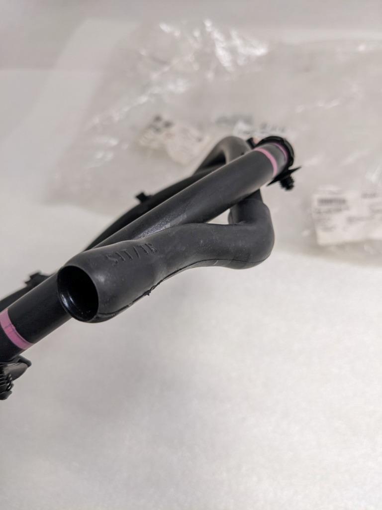 PORSCHE 95856220400 REAR RH WATER DRAIN HOSE FOR 11-15 CAYENNE NEW PGB2