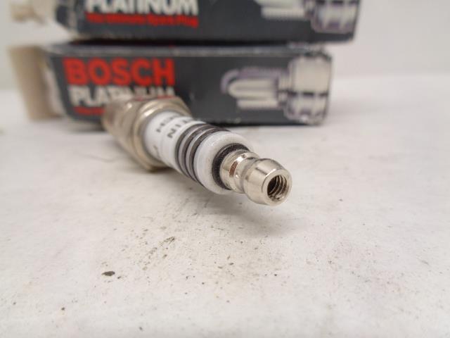 BRAND NEW BOSCH CHEVY GMC PONTIAC PLATINUM SPARK PLUG 4 PACK 6213 R13T3
