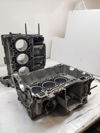 PORSCHE 911/996 3.4L RIGHT AND LEFT SIDE ENGINE BLOCK 9961011510R USED 996BGL2