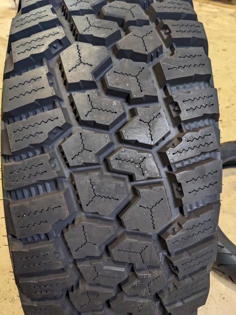 COOPER DISCOVERER RUGGED TREK LT 315 70 17 121/118S LRE 10PLY TIRE 170215007 CQ3