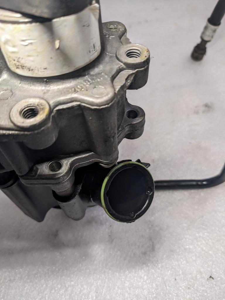 PORSCHE BOXSTER 986 POWER STEERING PUMP W RESERVIOR 99631422002 USED 996BGL