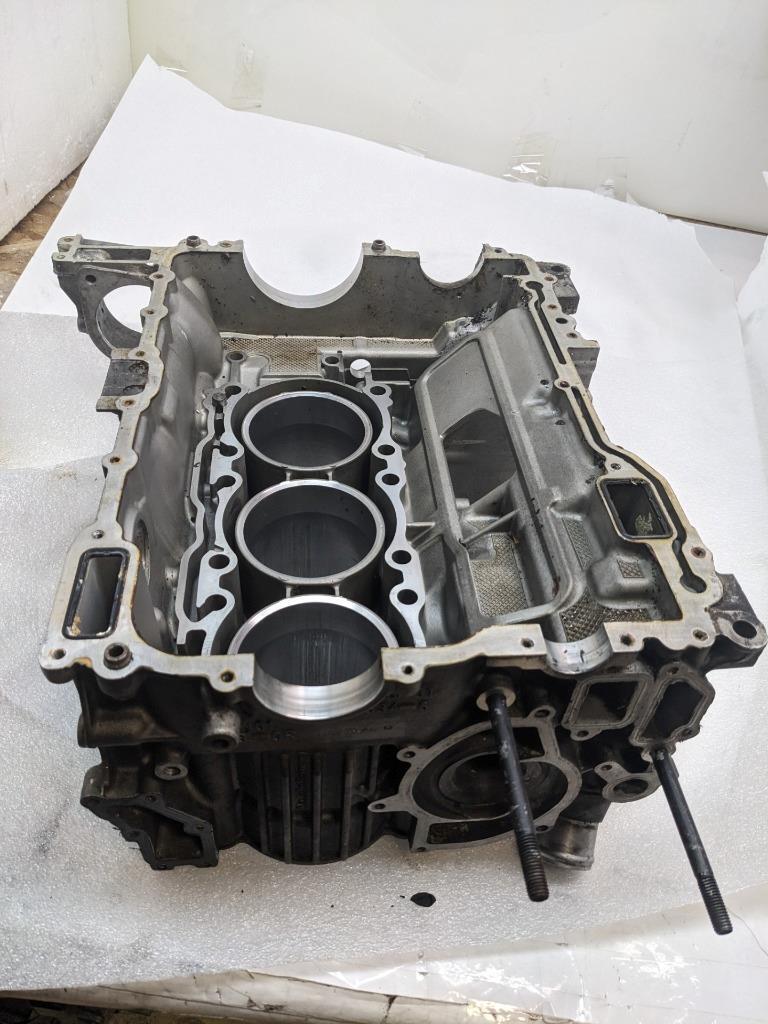 PORSCHE 911/996 RIGHT SIDE ENGINE BLOCK 9961011690R USED B2