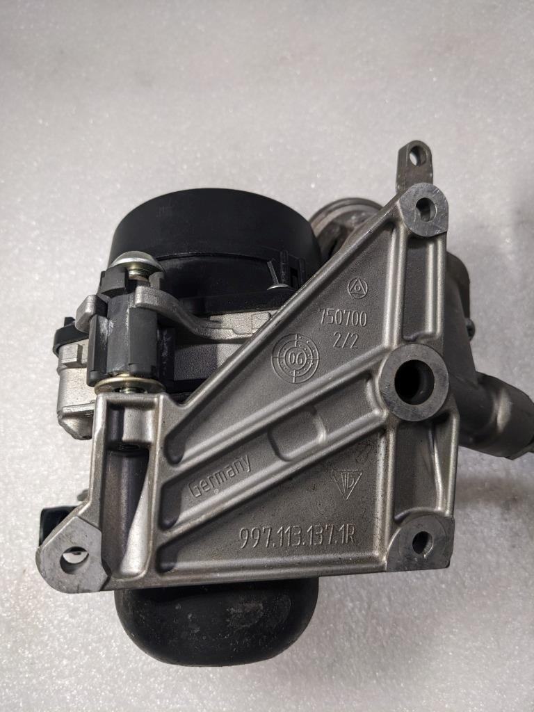 PORSCHE BOXSTER CAYMAN ENGINE AIR INJECTION PUMP/BRACKET 9971131371R USED 996B.G
