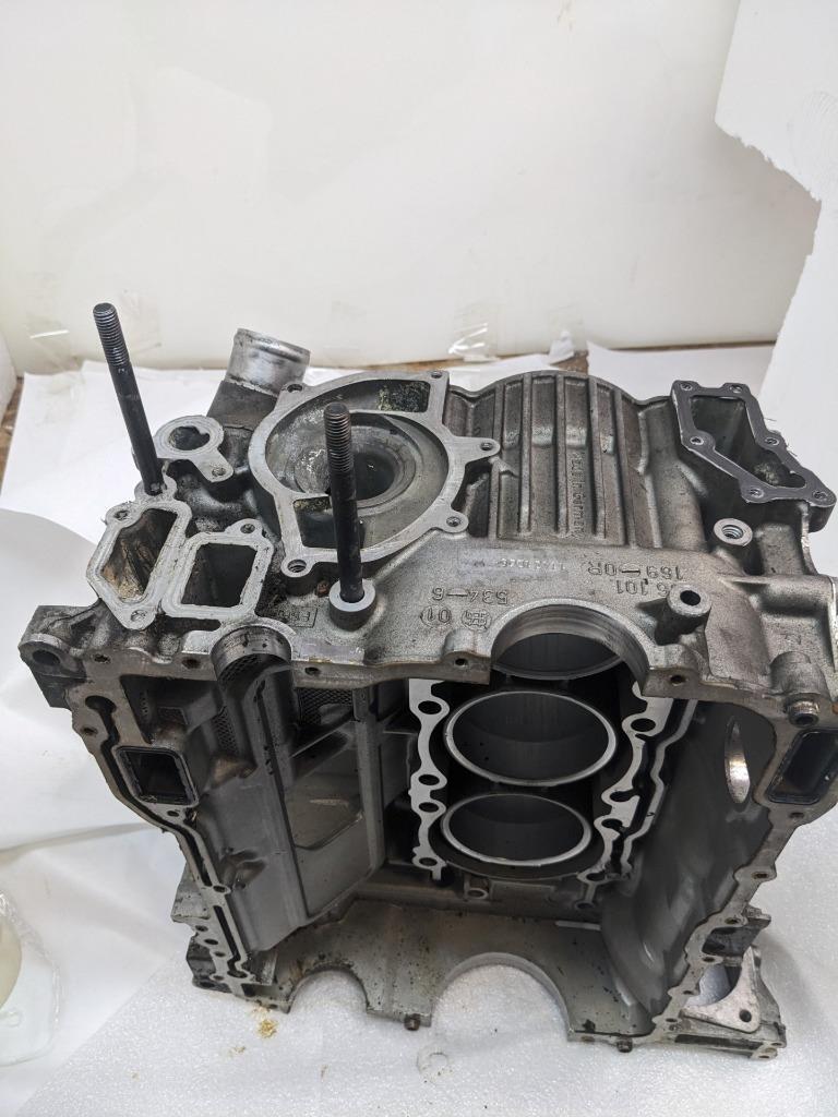 PORSCHE 911/996 RIGHT SIDE ENGINE BLOCK 9961011690R USED B2