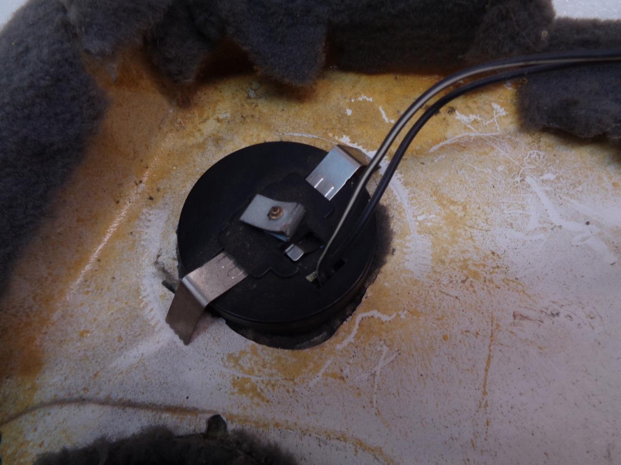 USED 1984-1989 PORSCHE 911 CONVERTIBLE TOP TRANSMISSION COVERS R20