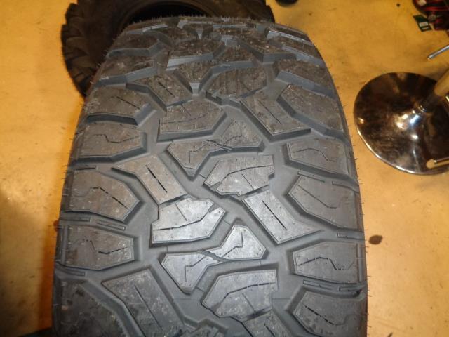 DELINTE DX-12 BANDIT R/T LT 305 60 18 121/118S LRE 10PLY TIRE 841623123864 BQ4