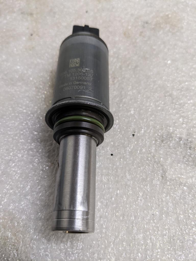 PORSCHE BOXSTER 987 05-08 VARIABLE VALVE TIMING SOLENOID 99610530305 USED 996G.L
