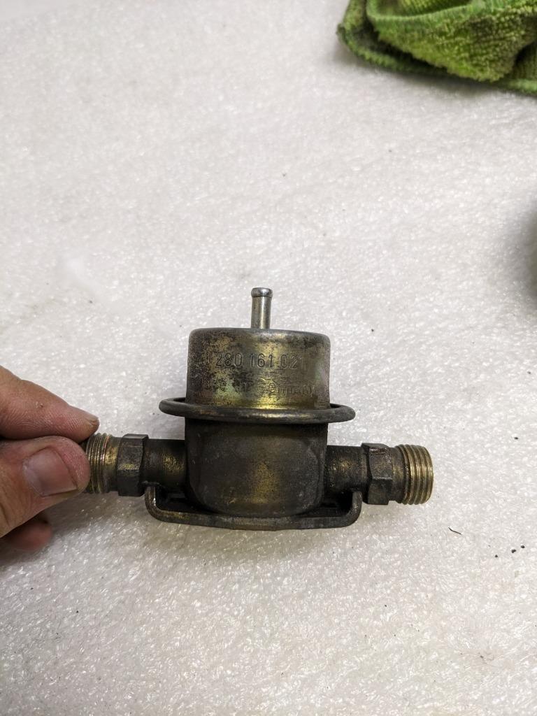 BOSCH 0280161021 FUEL PRESSURE DAMPER FOR 84-89 PORSCHE 911 C 3.2L H6 USED R20T7