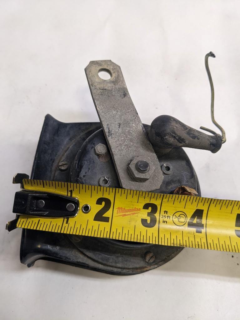 PORSCHE 84-91 944 LOW PITCH TONE ELECTRIC HORN SIREN MIXO TR129 #2 USED R21T2