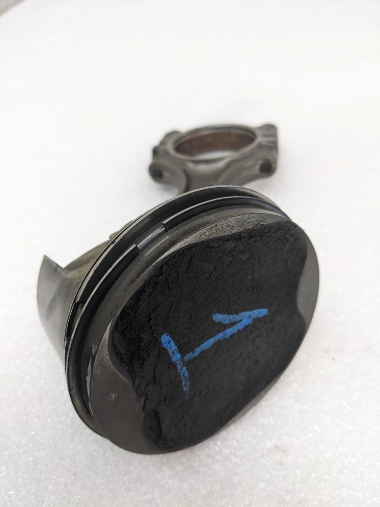 PORSCHE 911/996  CONNECTING PISTON ROD #1 9961031026R USED 996BGL2T2