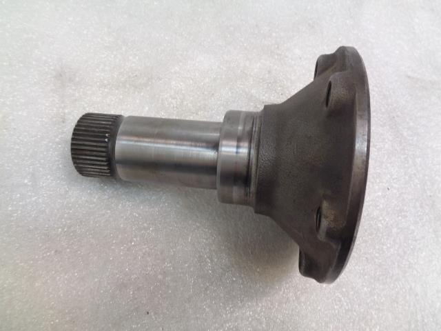 PORSCHE STUB AXLE FLANGE FOR PORSCHE 928 USED R20
