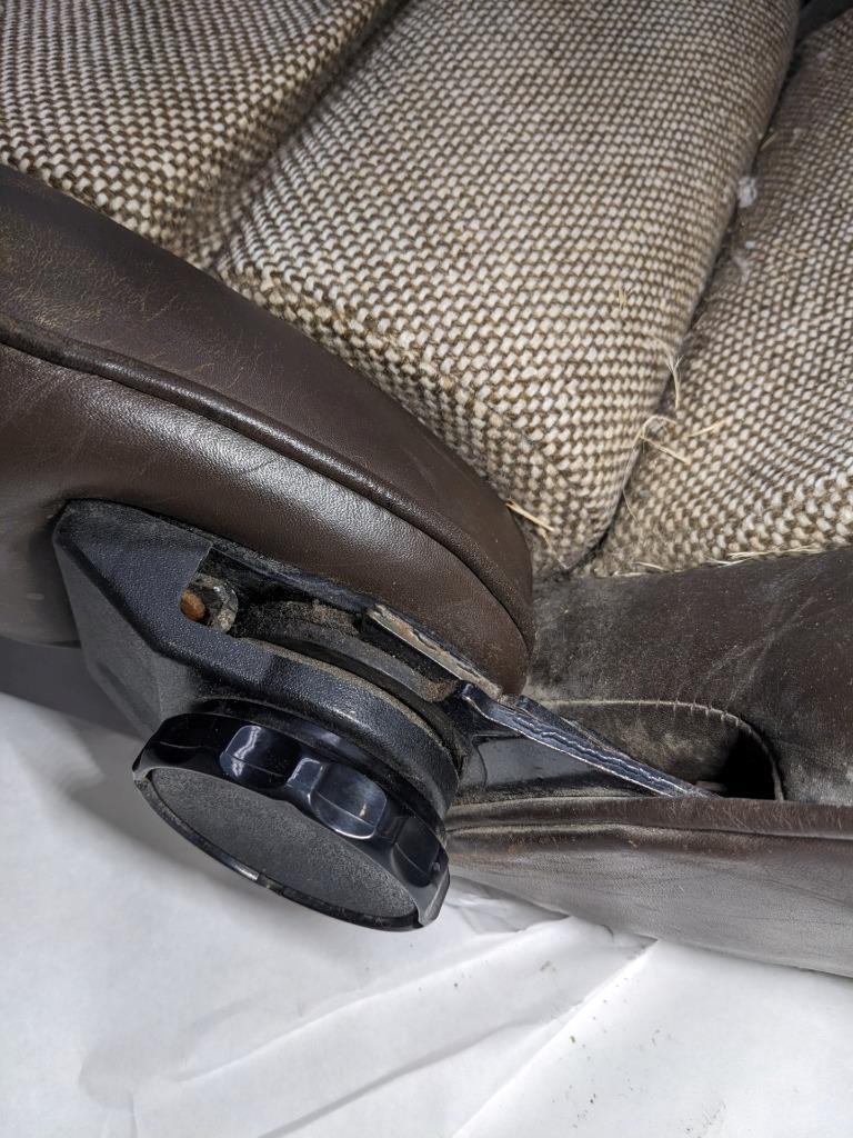 PORSCHE 1981 998 BROWN RECLINING MANUAL SEAT FOR PORSCHE (RIGHT) USED B2