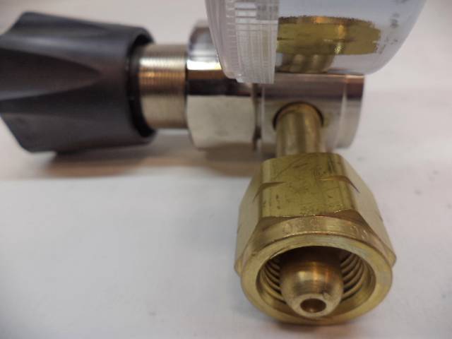 NEW SMITH EQUIP. 312 HIGH PURITY REGULATOR CORROSIVE GAS CPC QUICK RELEASE R27