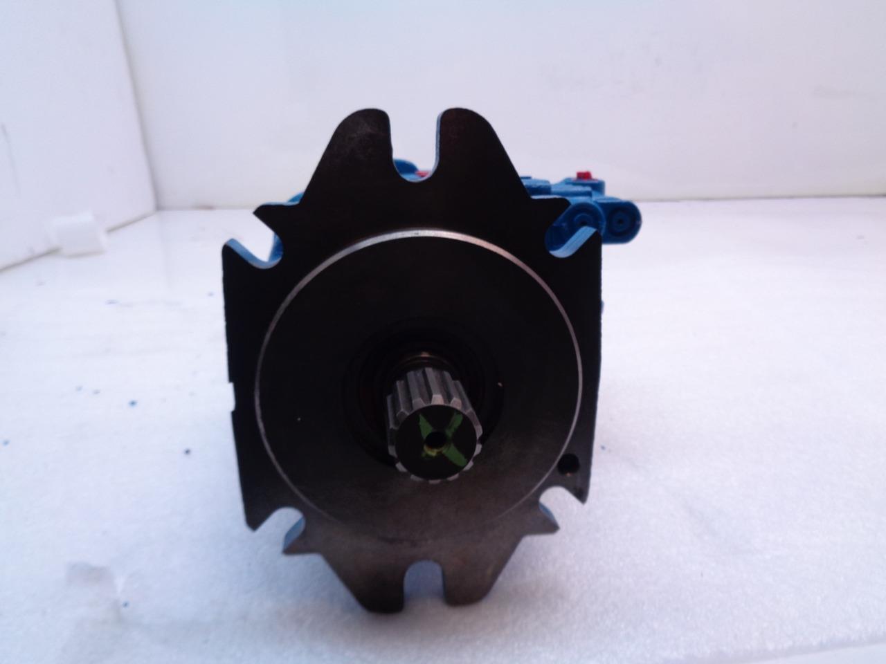 EATON TANDEM PUMP/PRESSURE COMPENSATED PISTON PUMP 429AK00110C/421AK02277C H1