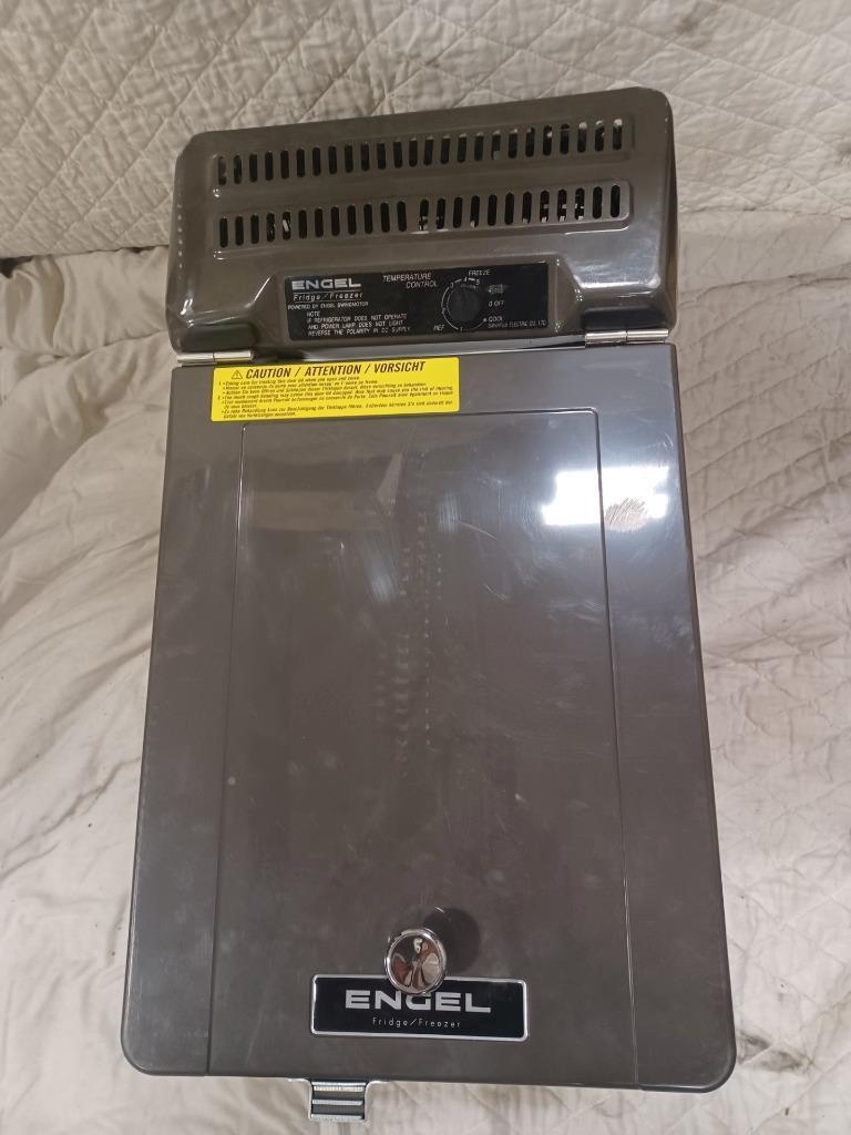 ENCEL 16QT PORTABLE 12/24V DC 110V/120V AC FRIDGE/FREEZER MT17F-U1 BSR