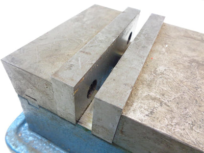 NEW STEEL 5-1/2" MILLING MACHINE VISE W/ SWIVEL BASE (MISSING CRANK KEY) SR