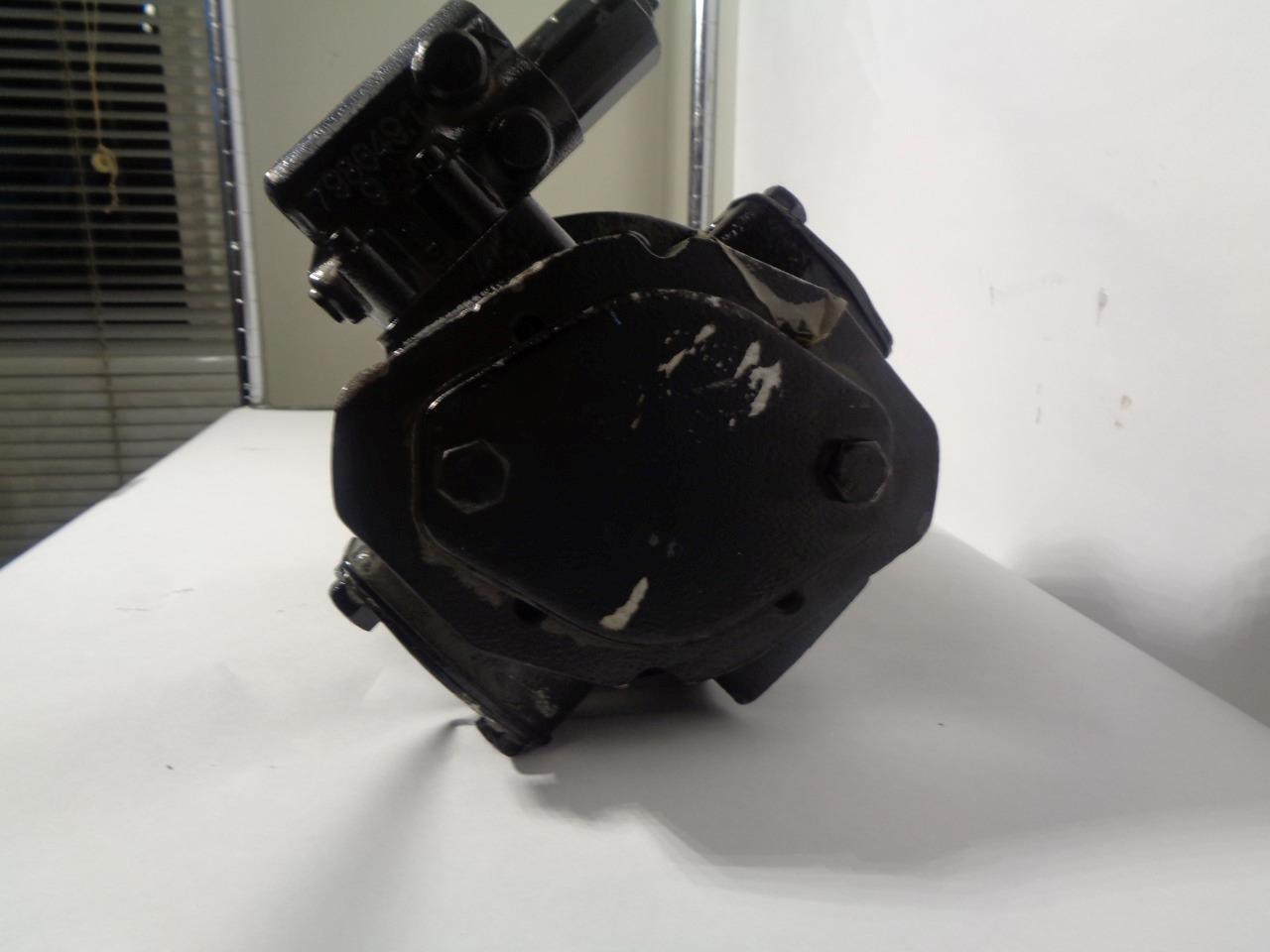 BOSCH REXROTH LA10VO28DR/31R-VSC62K01-S1743 HYDRAULIC PUMP NEW J2