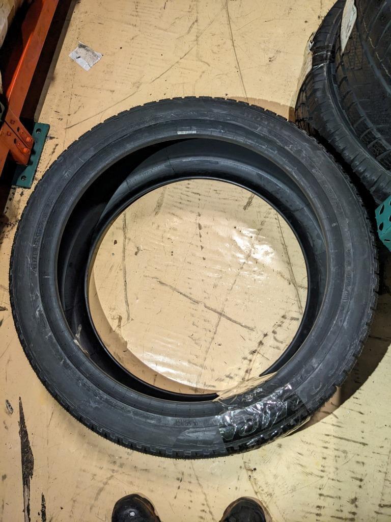 PIRELLI SCORPION WINTER RUNFLAT P 275 40 22 108V XL TIRE 3827500 CQ2