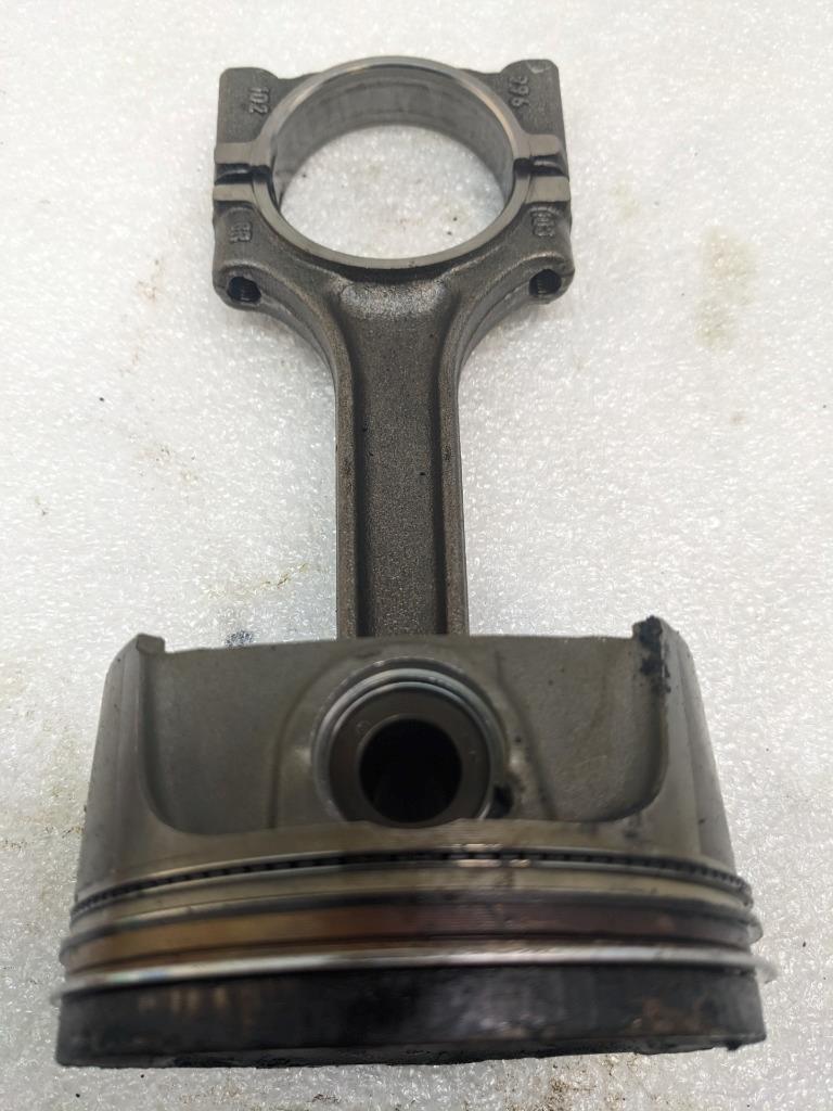 PORSCHE 986 BOXSTER 2.7L PISTON W/CONNECTING ROD #6 9961031028R USED 996GL2T1