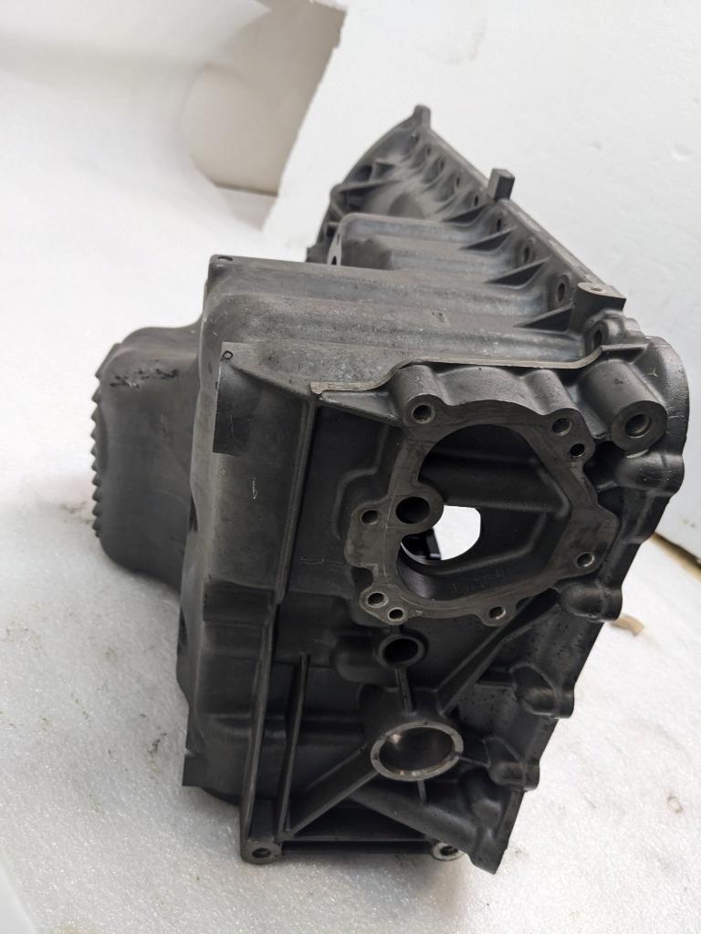 2003-2006 PORSCHE CAYENNE 4.5 LOWER ENGINE OIL PAN 9481071406R USED R24