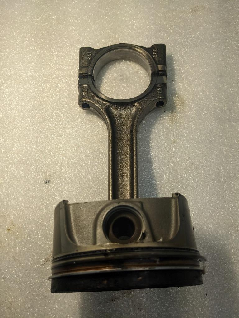 PORSCHE 986 BOXSTER 2.7L PISTON W/CONNECTING ROD #3 9961031028R USED 996GL2T1