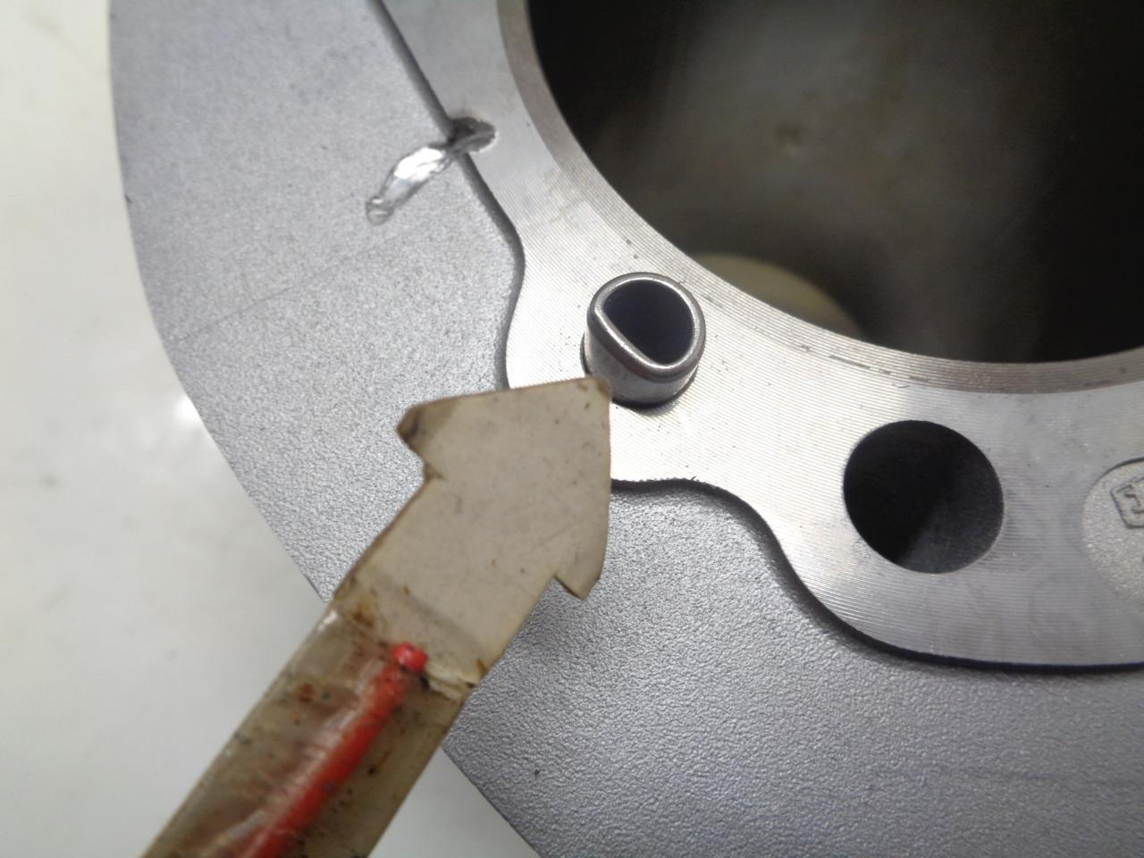 1 PAIR OF HARLEY DAVIDSON CYLINDER HEAD JUGS B69 C4 1659 3-99 R15