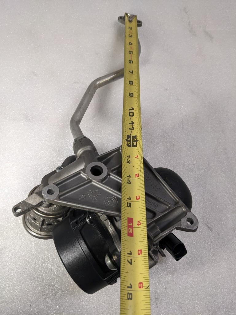 PORSCHE BOXSTER CAYMAN ENGINE AIR INJECTION PUMP/BRACKET 9971131371R USED 996B.G