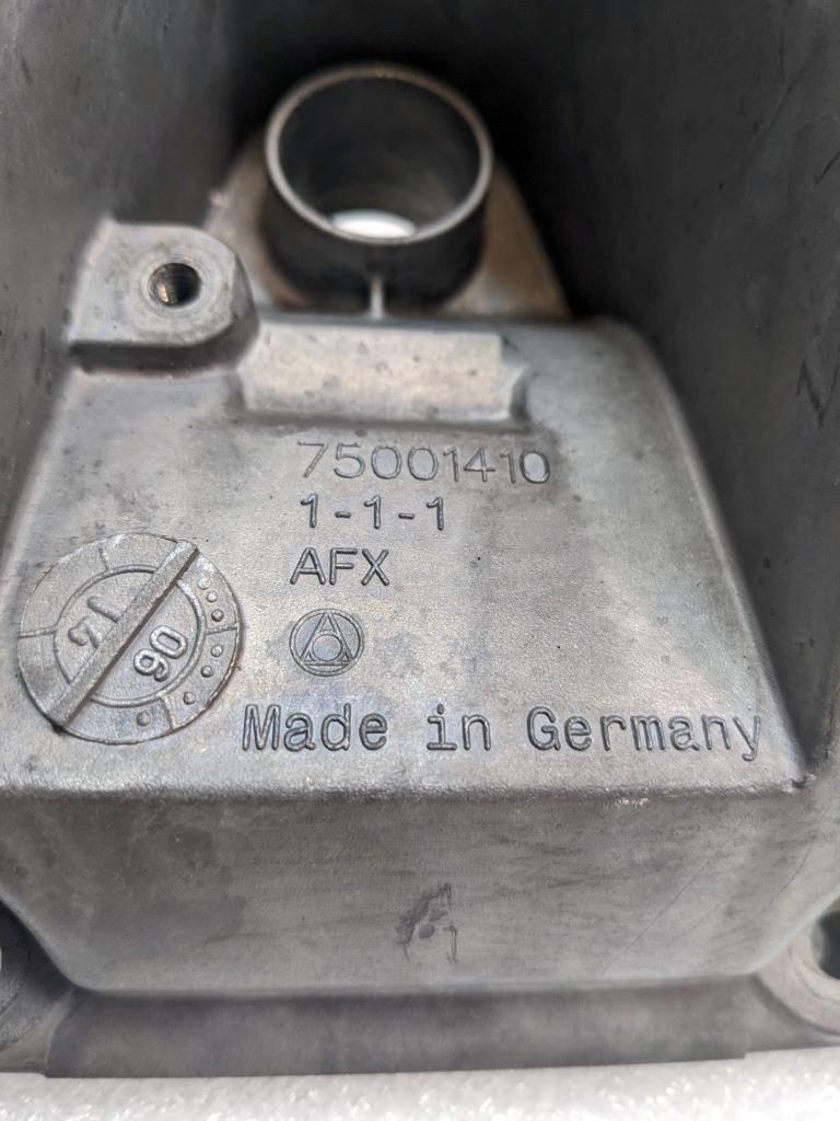 PORSCHE CAYENNE 15-18 RIGHT ENGINE VALVE CYLINDER HEAD COVER 94610513545 R24