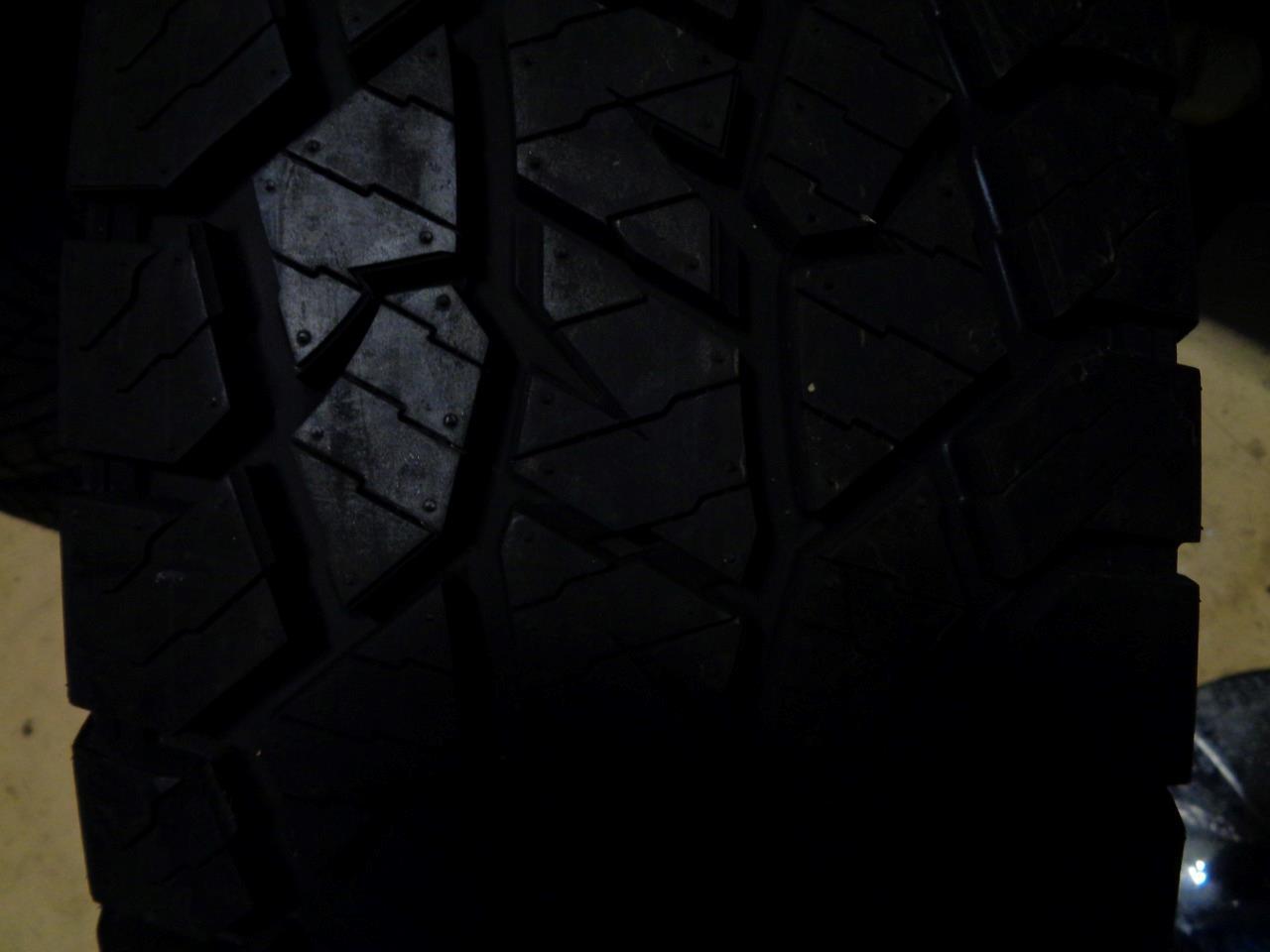 1 HANKOOK DYNAPRO AT2 BSW (RF11) P 255 75 17 115T SL TIRE 1021538