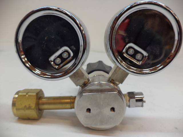 NEW SMITH EQUIP. 312 HIGH PURITY REGULATOR CORROSIVE GAS CPC QUICK RELEASE R27