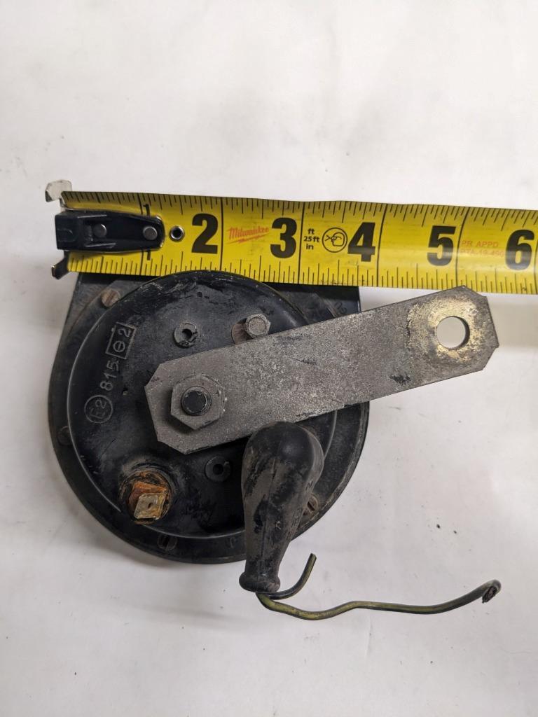 PORSCHE 84-91 944 LOW PITCH TONE ELECTRIC HORN SIREN MIXO TR129 #2 USED R21T2
