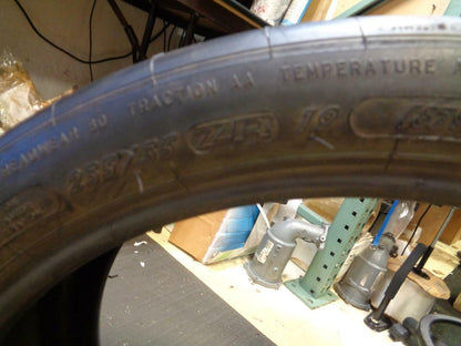 1 NOS MICHELIN PILOT SPORT CUP  235 35 19 87Y 07299 Q0