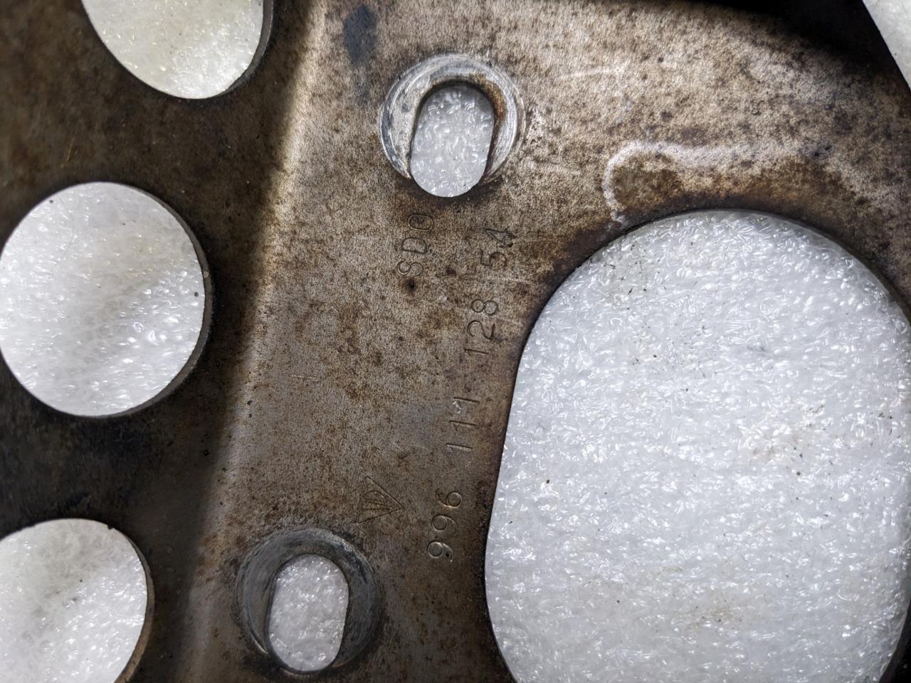 PORSCHE 996 MUFFLER SUPPORT BRACKET (RIGHT) 99611112854 USED 996BGL