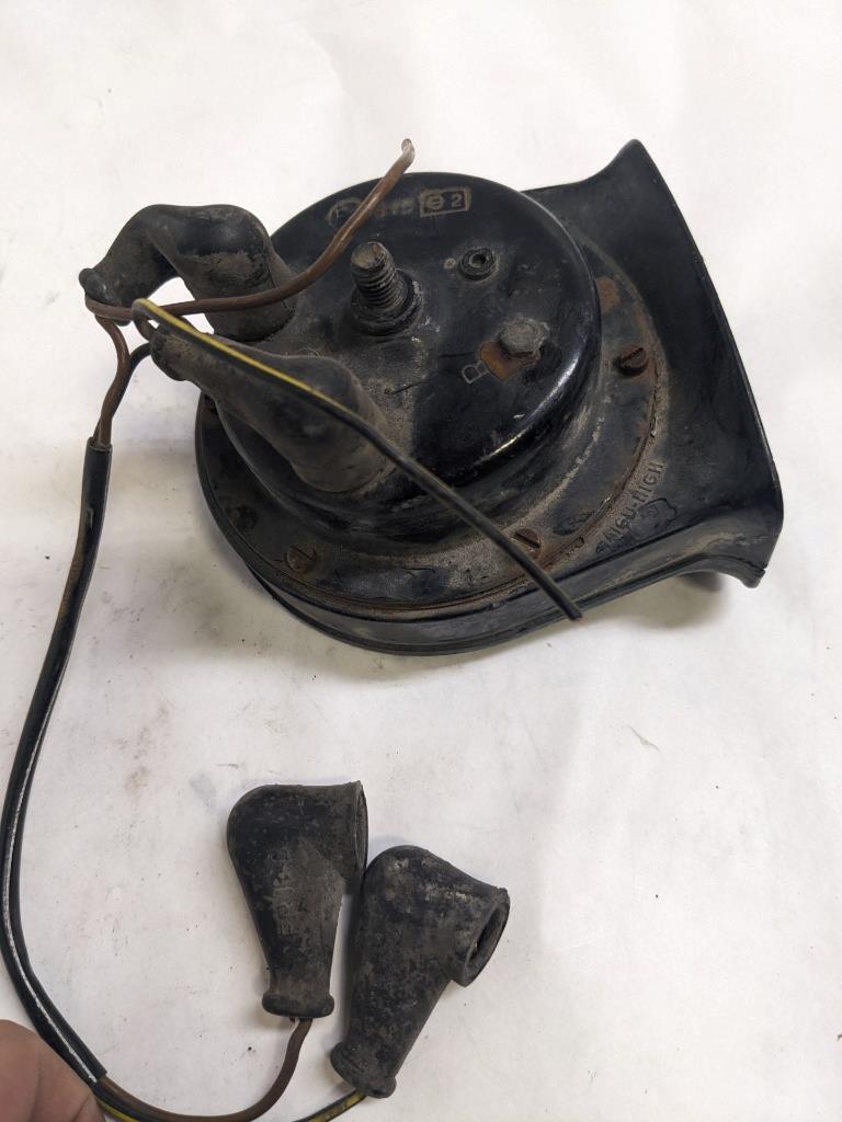 PORSCHE 84-91 944 LOW PITCH TONE ELECTRIC HORN SIREN MIXO TR129 #6 USED R21T2
