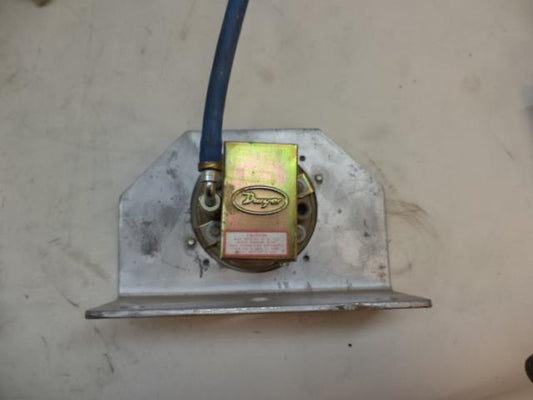 NEW DWYER 1900 SERIES DIFFERENTAIL PRESSURE SWITCH 1910-1 R4TA