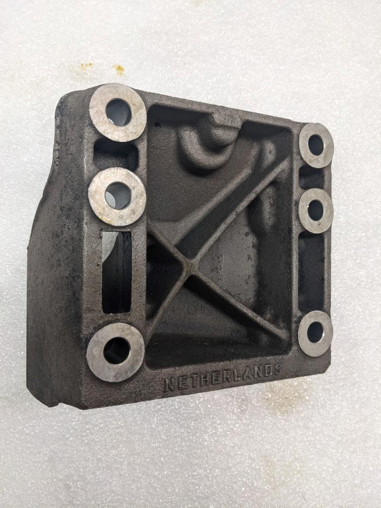 PORSCHE CAYENNE ENGINE HOLDER RIGHT 9481152012R USED R25