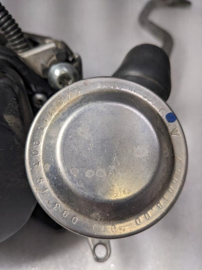 PORSCHE BOXSTER CAYMAN ENGINE AIR INJECTION PUMP/BRACKET 9971131371R USED 996B.G