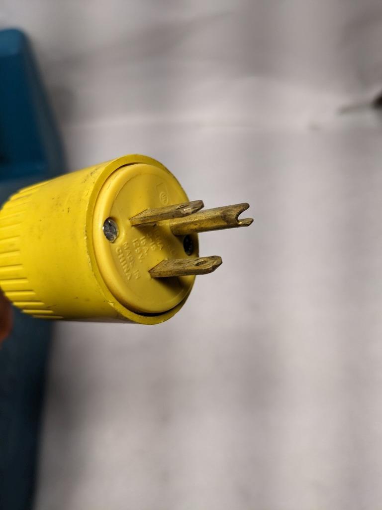 Makita 5402NA Corded 16-5/16" Beam Circular Woodcutting Saw 2011 used B1B2